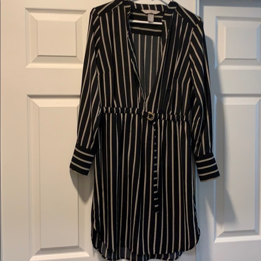 Shirt dress with belt